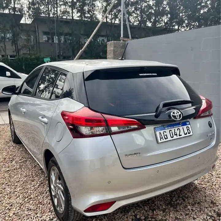 Yaris km)