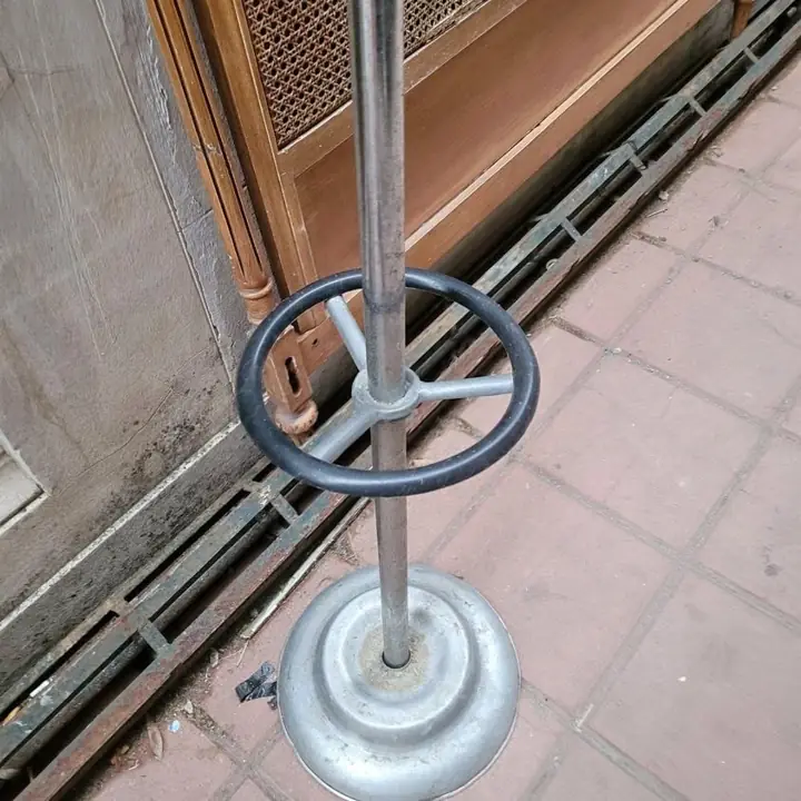 Perchero art deco avería un bracito