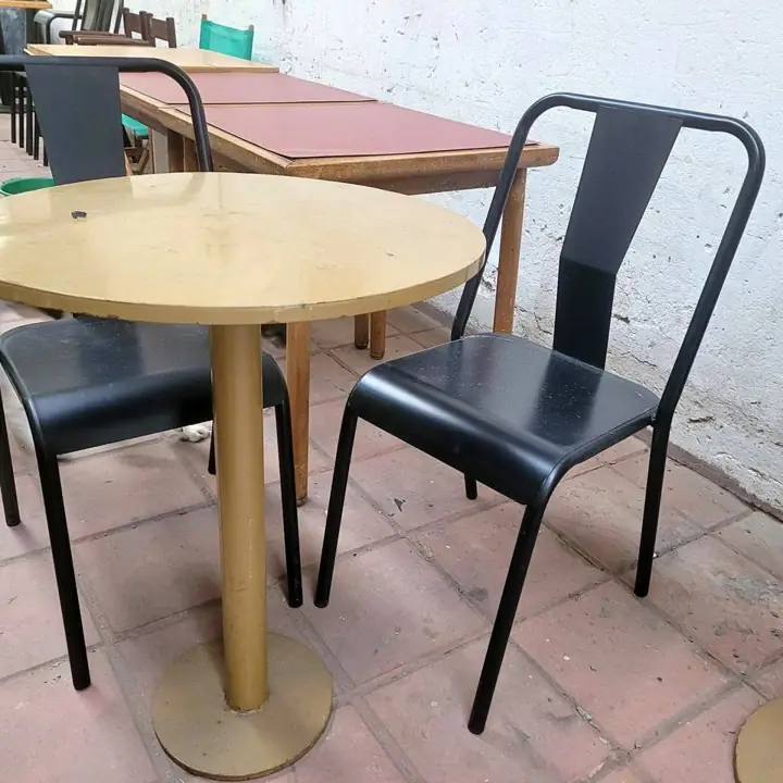 Mesa 2 sillas chapa