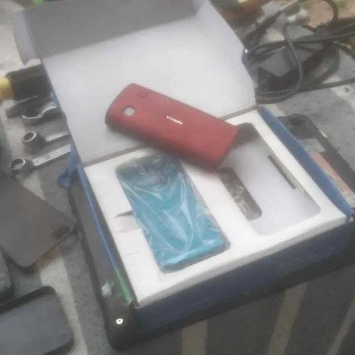Liquido Nokia anda en caja
