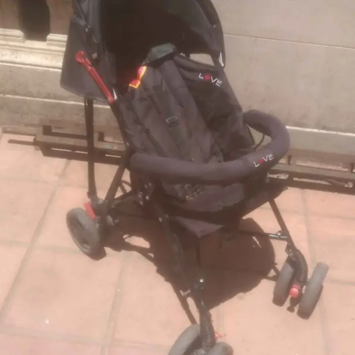 Coche de bebe usado anda ok