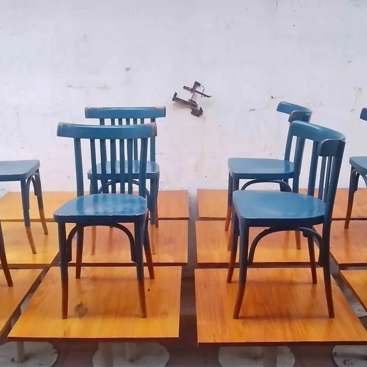 46 Sillas de bar Thonet lote
