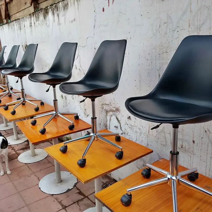 Sillas originales eames oficina