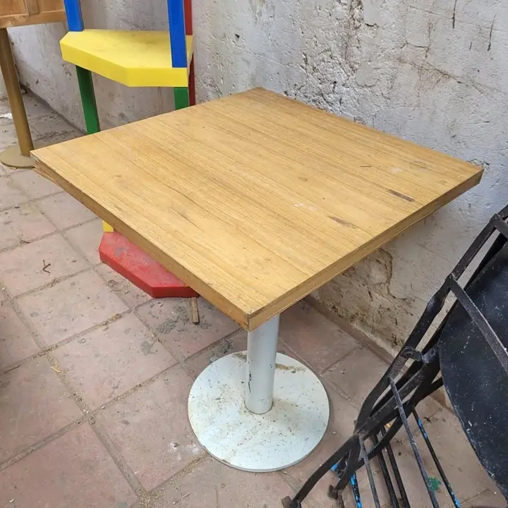 Mesa de pie central