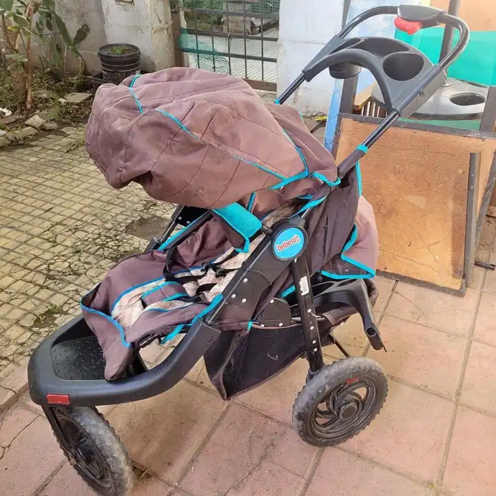Coche de bebe triciclo muy bueno