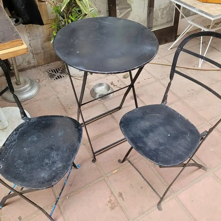 Sillas antiguas y Mesa plegables