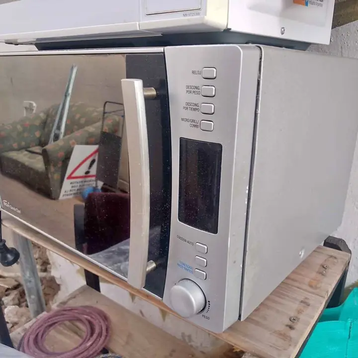 Microondas enciende pero no calienta bgh
