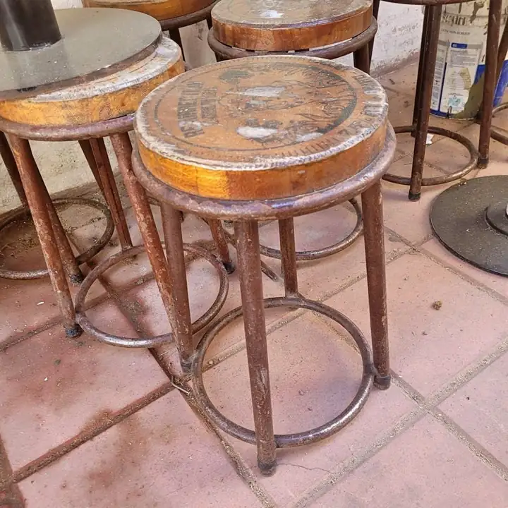 Bancos bajos sillas banquetas