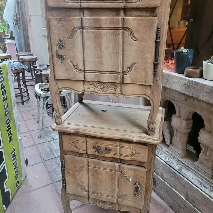 2 Cómodas Luis xv con detalle solo en frente de cajón