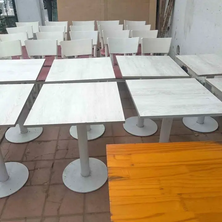 8 Mesas de bar pie central