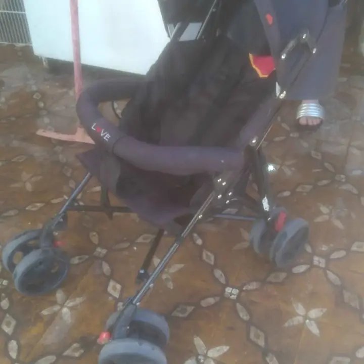Coche de bebe usado anda