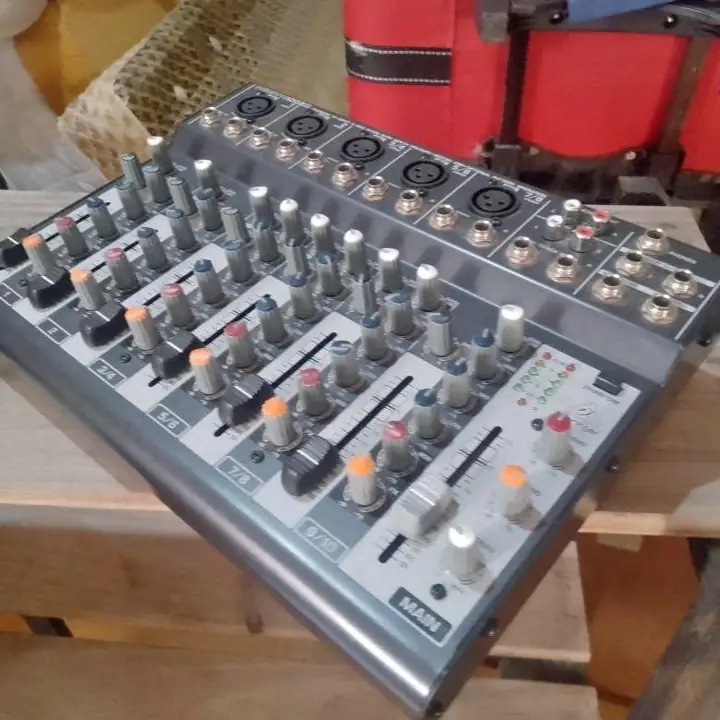 Consola beringer xenix 1002b sin fuente