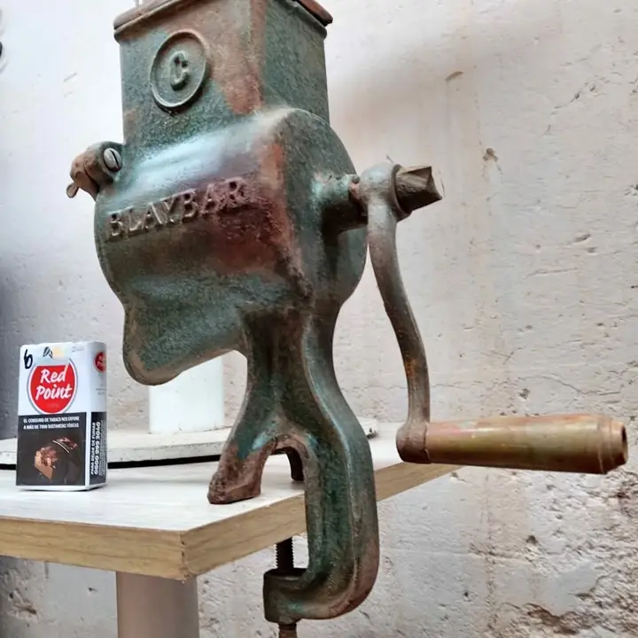 Máquina antigua grande Caba