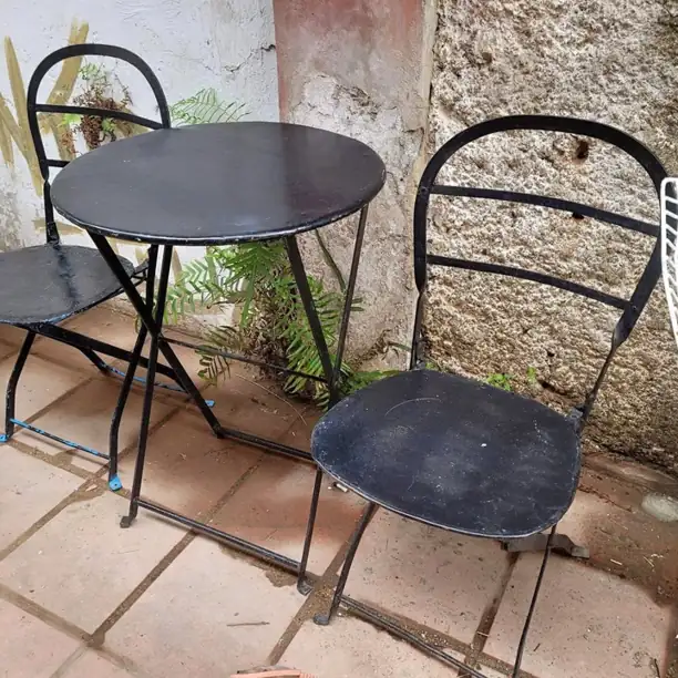 Sillas+antiguas+quilmes+y+mesa+plegable