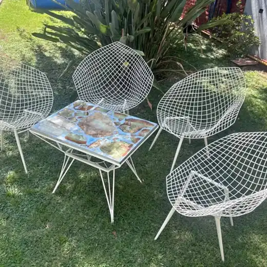 Sillón bertoia diamond hay 16 sillas