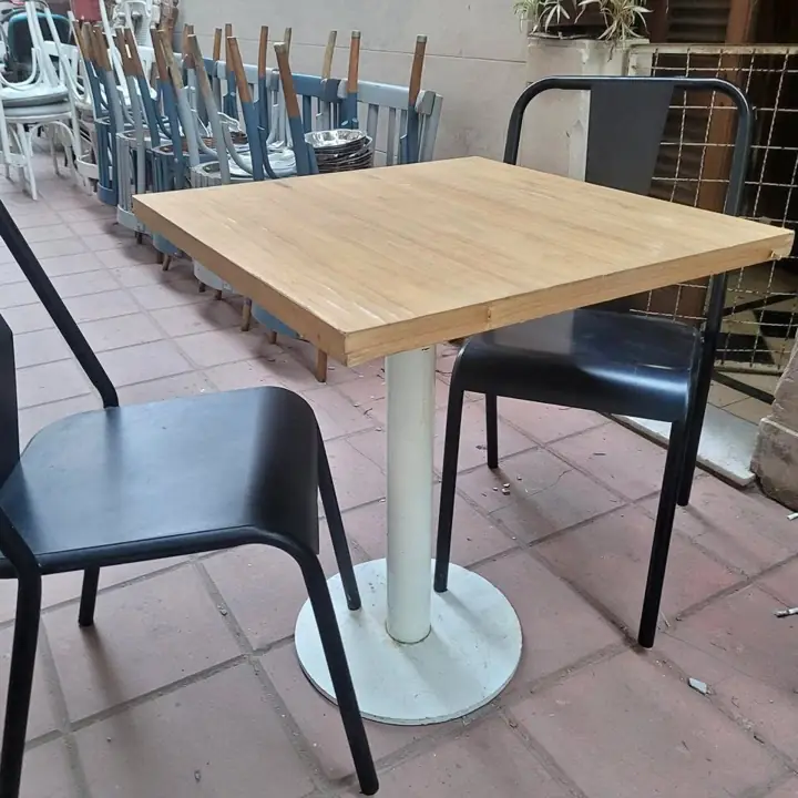 Mesa sin sillas