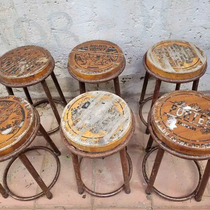 Banquetas de hierro y madera rusticas