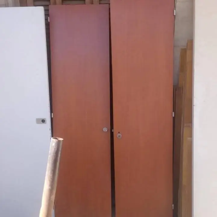 Puerta de madera 180x50cm hay 2