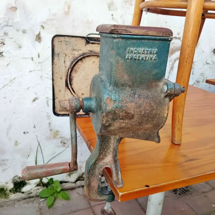 Antiguo Rayador trituradora de queso grande