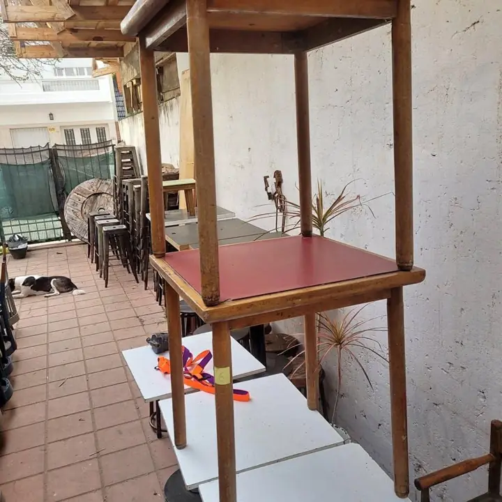 Mesas+de+madera+thonet.+Formic