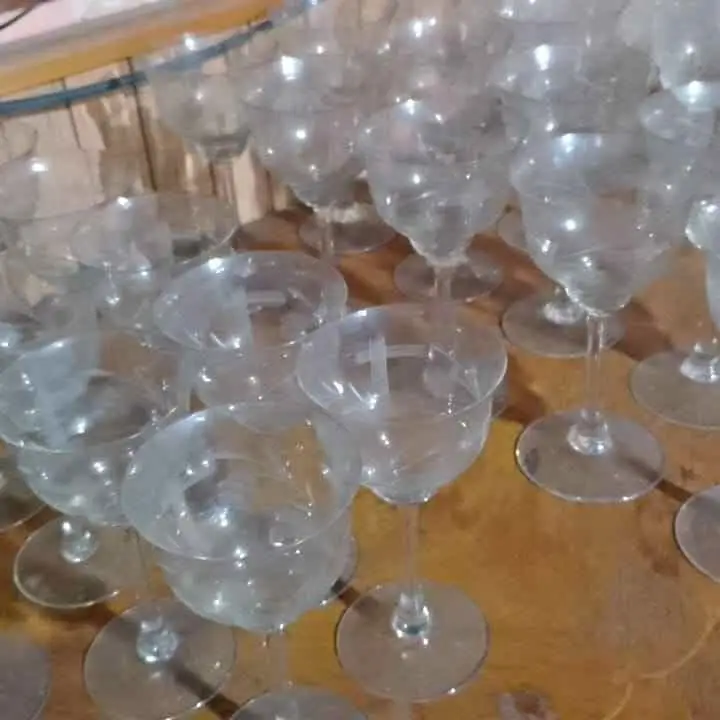 Líquido lote copas de cristal y vidrio