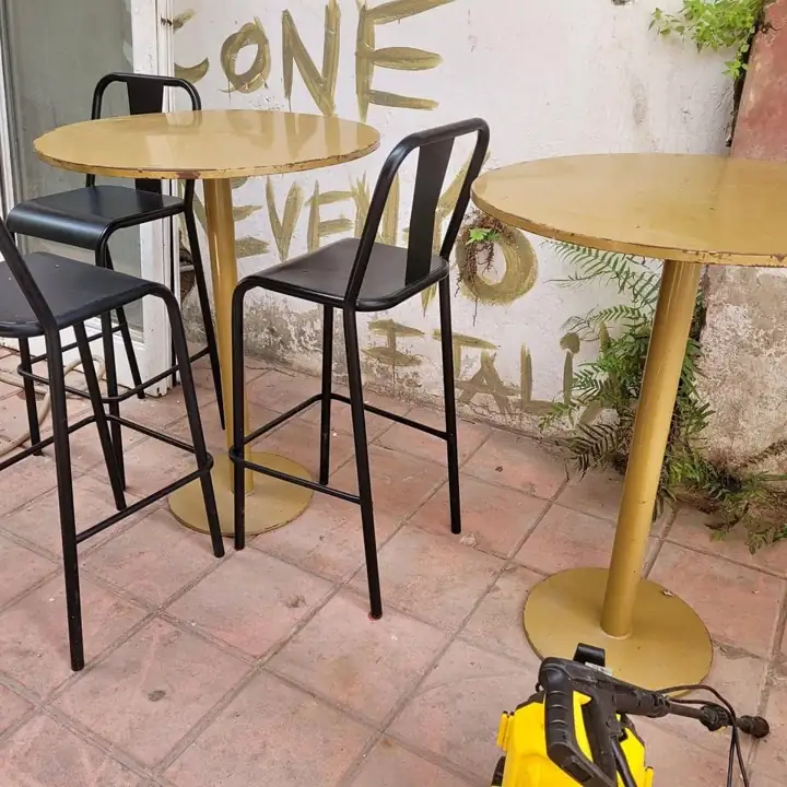 2 Mesas altas 100mil taburetes 3x150