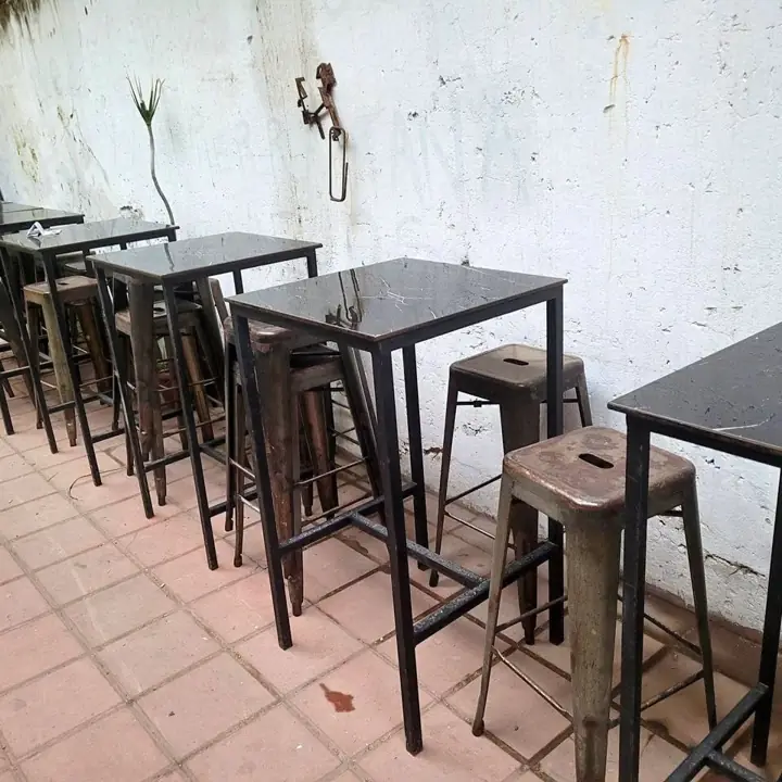 Mesas+altas+de+bar+de+60x60+