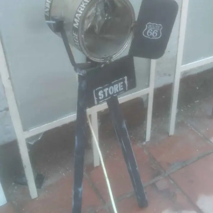Farol replica anda falta 1 pata