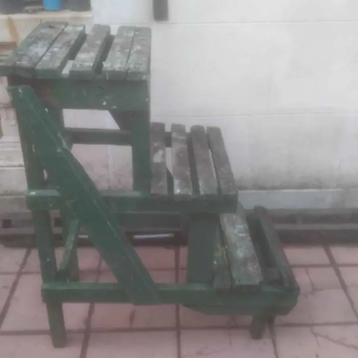Escalera antigua de madera para biblioteca de madera