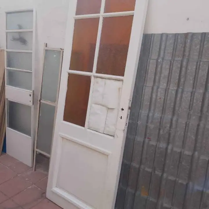 Puerta galponera de madera para vos