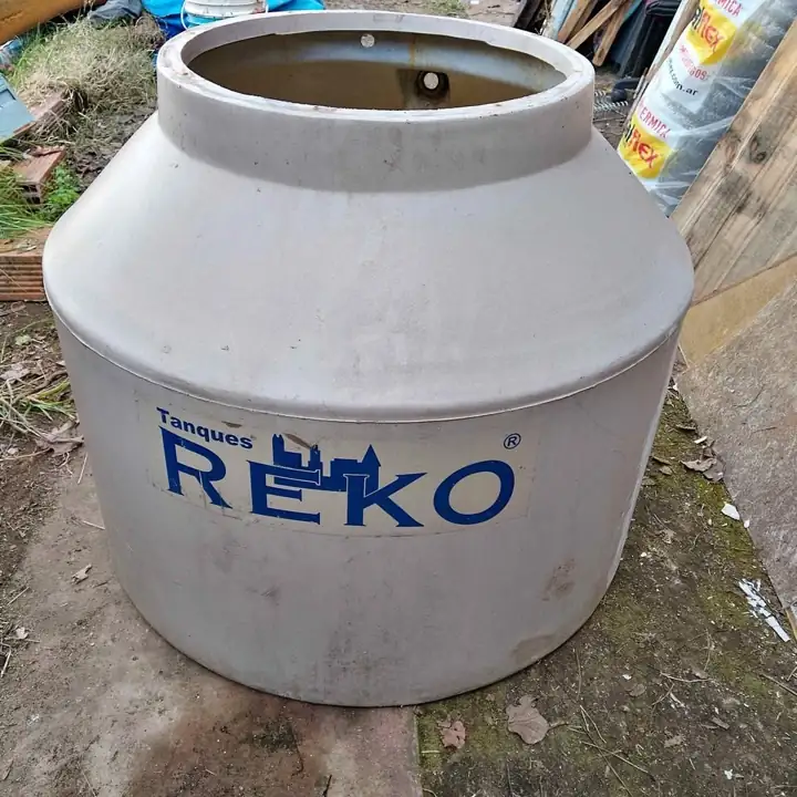 Tanque de agua con fisura