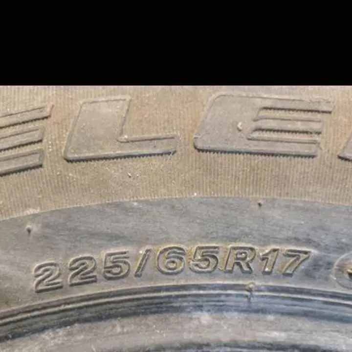 Véndo 3 cubiertas bridgestone 225/65/17 en buen estado las tres en venta100mil pesos