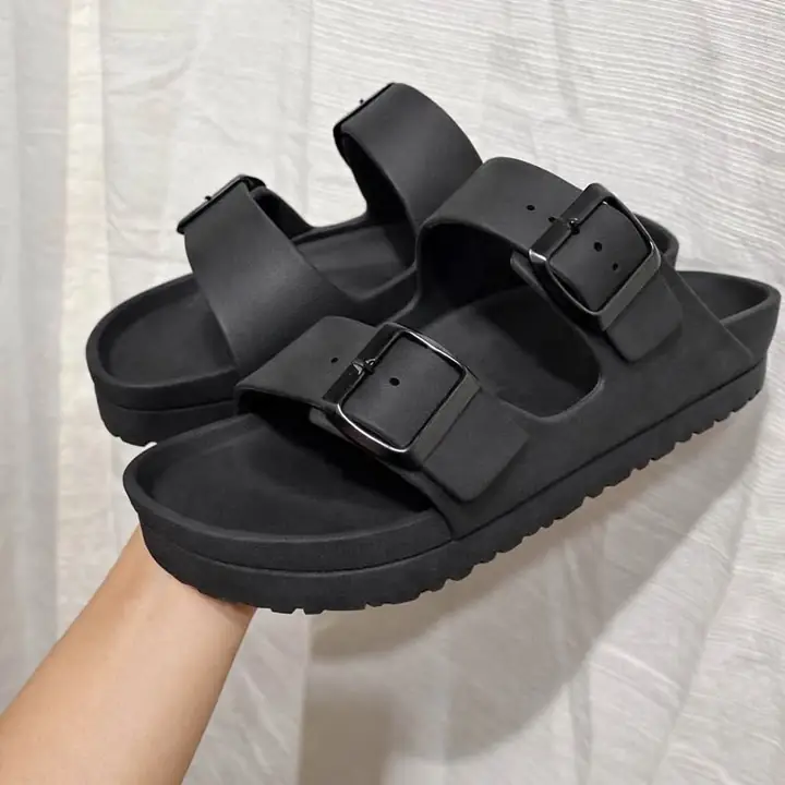 LIQUIDACIÓN Sandalias negras tipo Birken