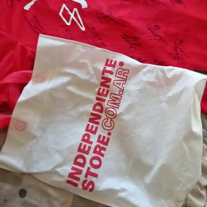 Vendo camiseta del club atlético independiente de avellaneda firmada por jugadores