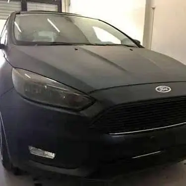 Ploteo negro mate económico automotriz
