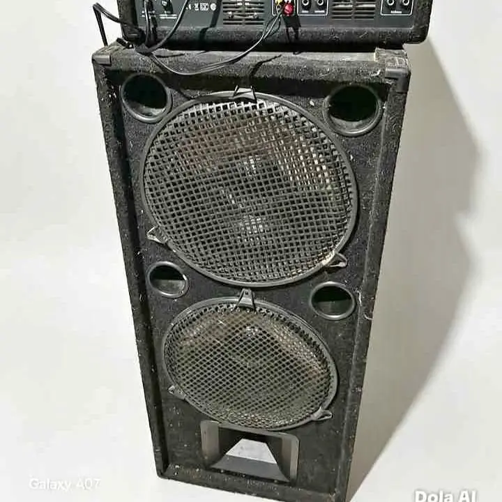 Equipo de música dj potencia torre y micrófono