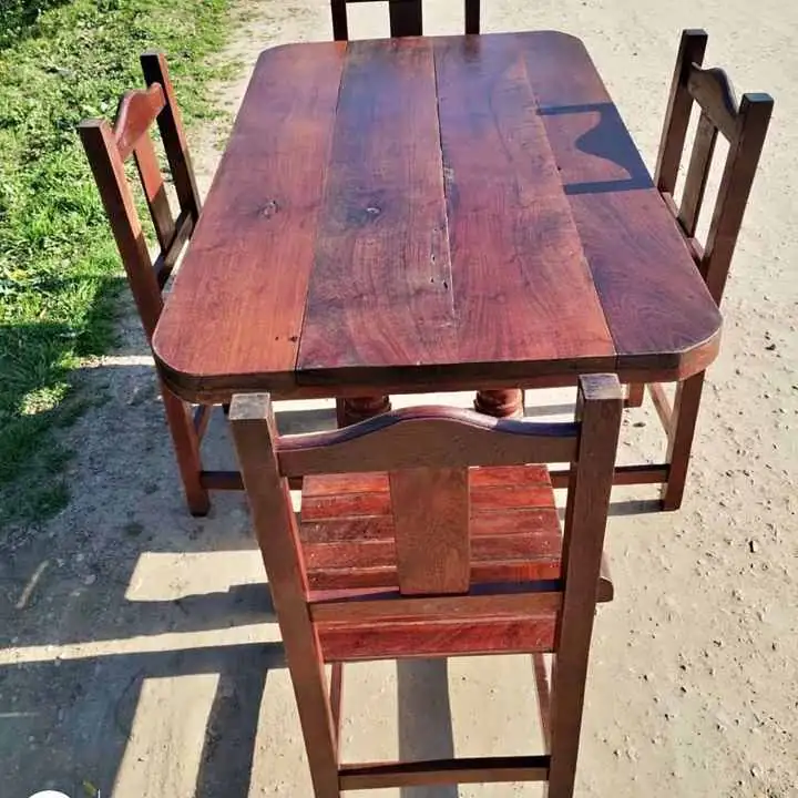 Vendo juego de comedor de algarrobo en buen estado Llevo a domicilio