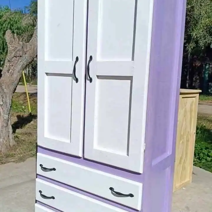 Fabricamos y vendemos muebles de pino macizo, ideales para habitaciones infantiles. Diseños resisten