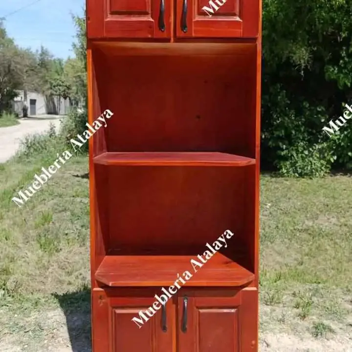 Ropero de pino pintado desmontable con alza Mide 2.0 de largo x 2.35 de alto x 0 45 de profundidad