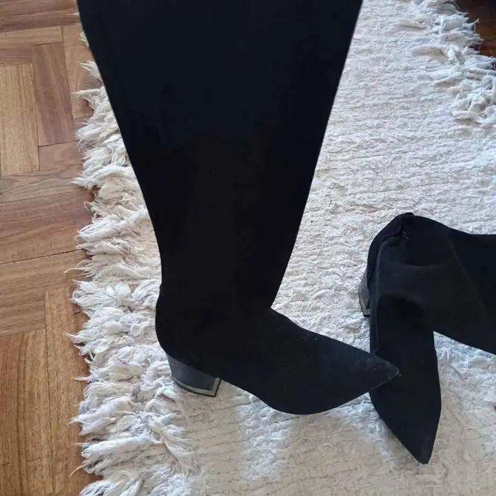 Botas de caña alta de gamuza y cuero impecables