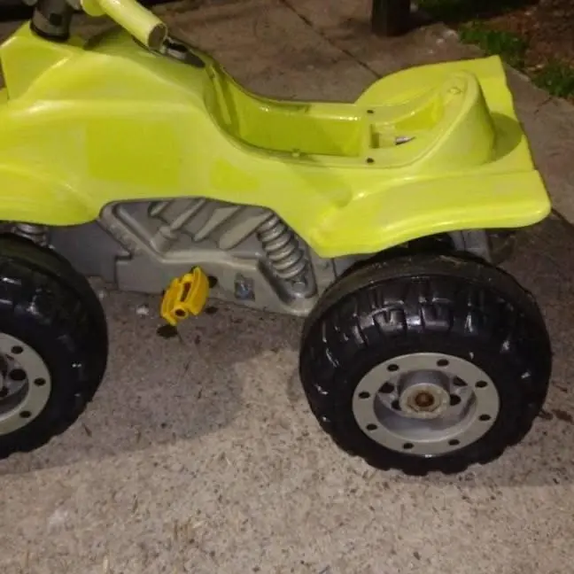 Cuatriciclo chicos pedal grande