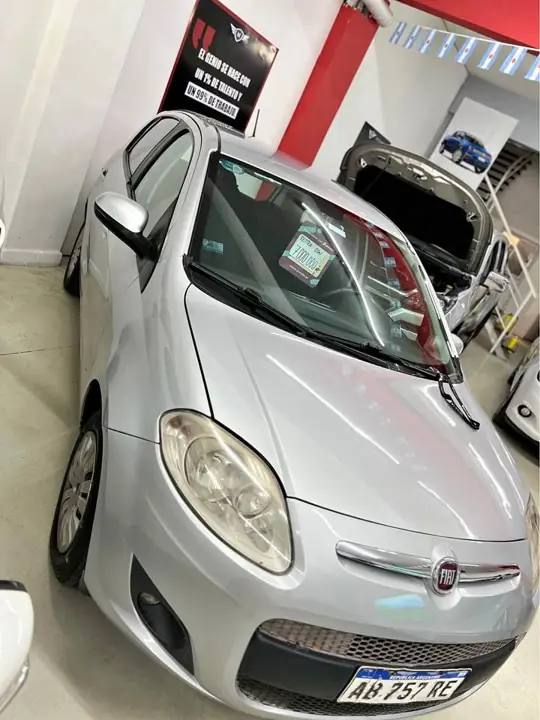 Fiat Palio Attractive 1.4 5P 2017 - GNC Súper económico