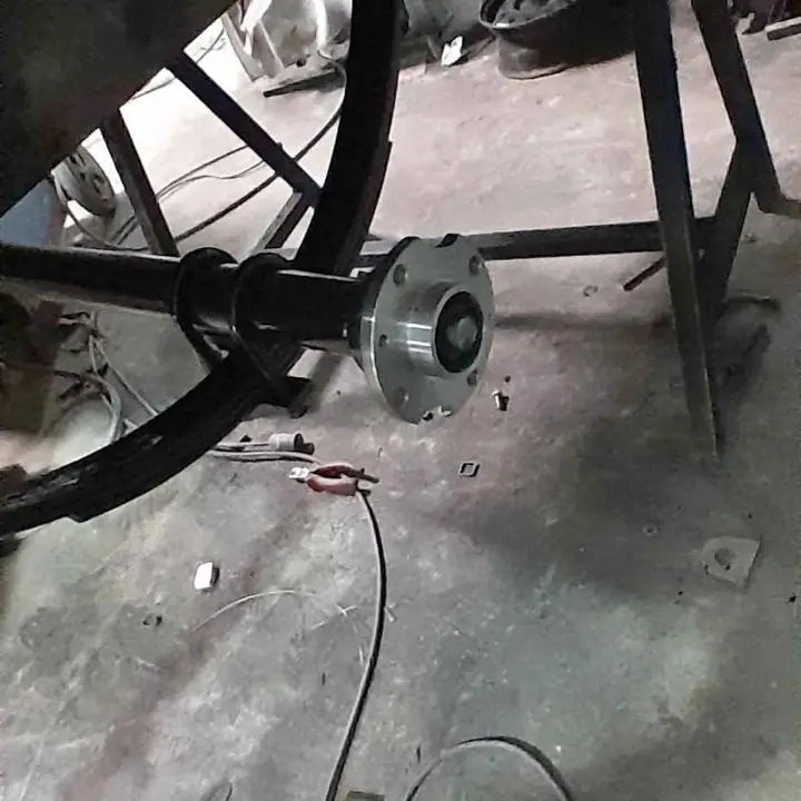 Vendo trailer 2.40 de largo más lanza 1.20 x 1.27 de ancho interior Altura 50 con puerta atrás reba