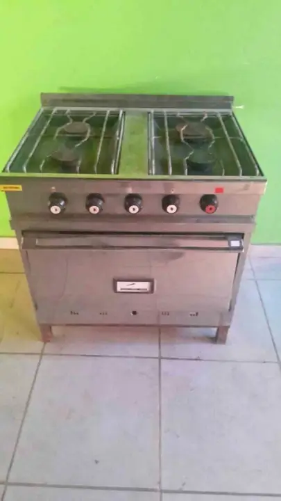 Cocina industrial ,horno pizero para 12 moldes y freidora electrica