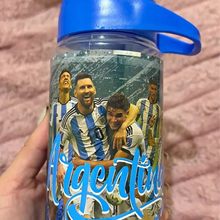Botella de plástico con sorbete de Argentina