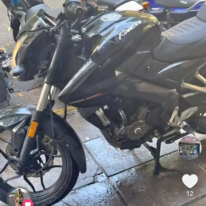 Rouser ns 200