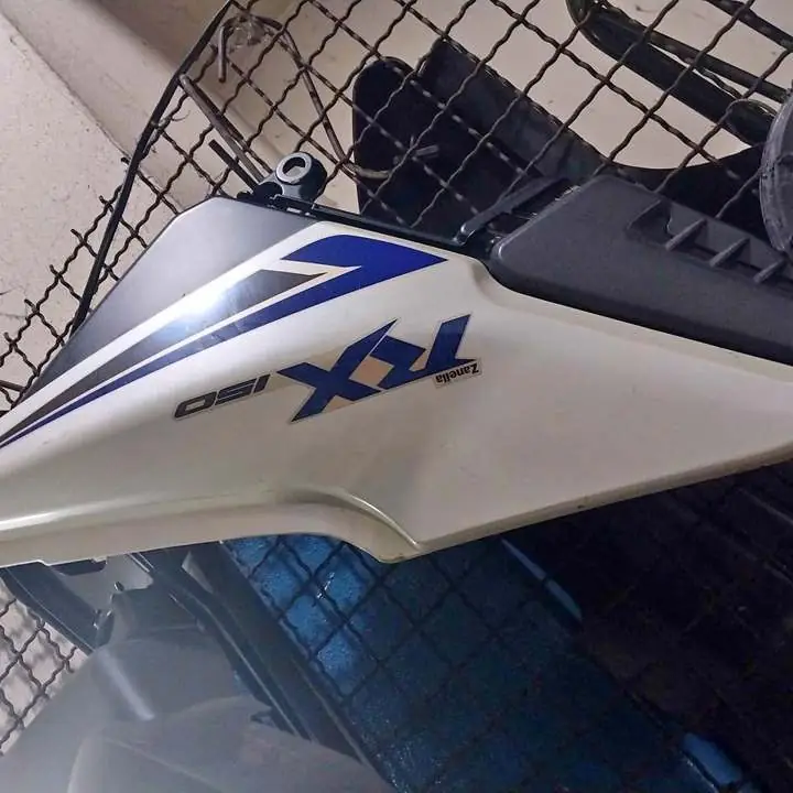 Cacha izquierda original zanella rx 150 sport