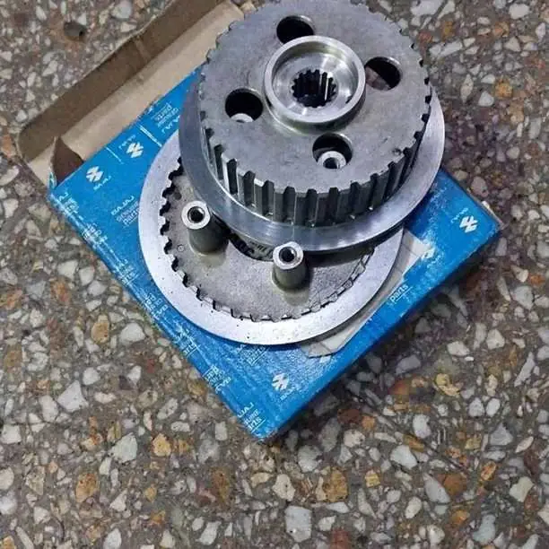 Centros de embrague rouser ns 200