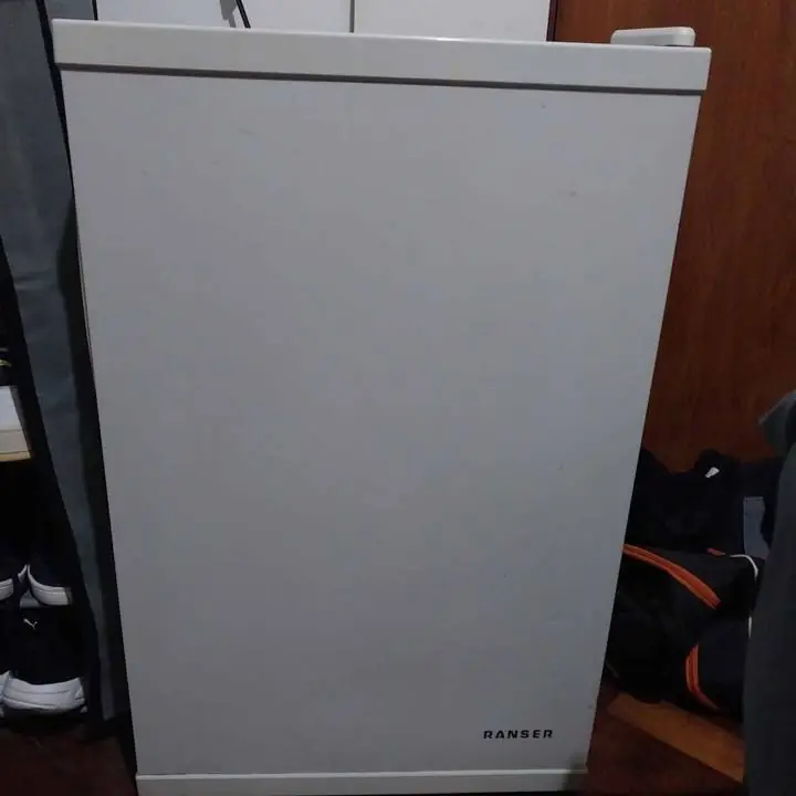 Heladera bajo mesada