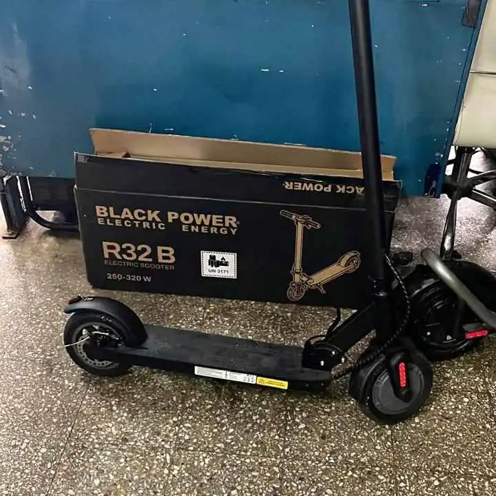 Monopatín eléctrico black power r32b
